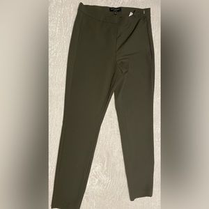 Banana Republic Factory Devon skinny pants - Size 6 - Military Green Color